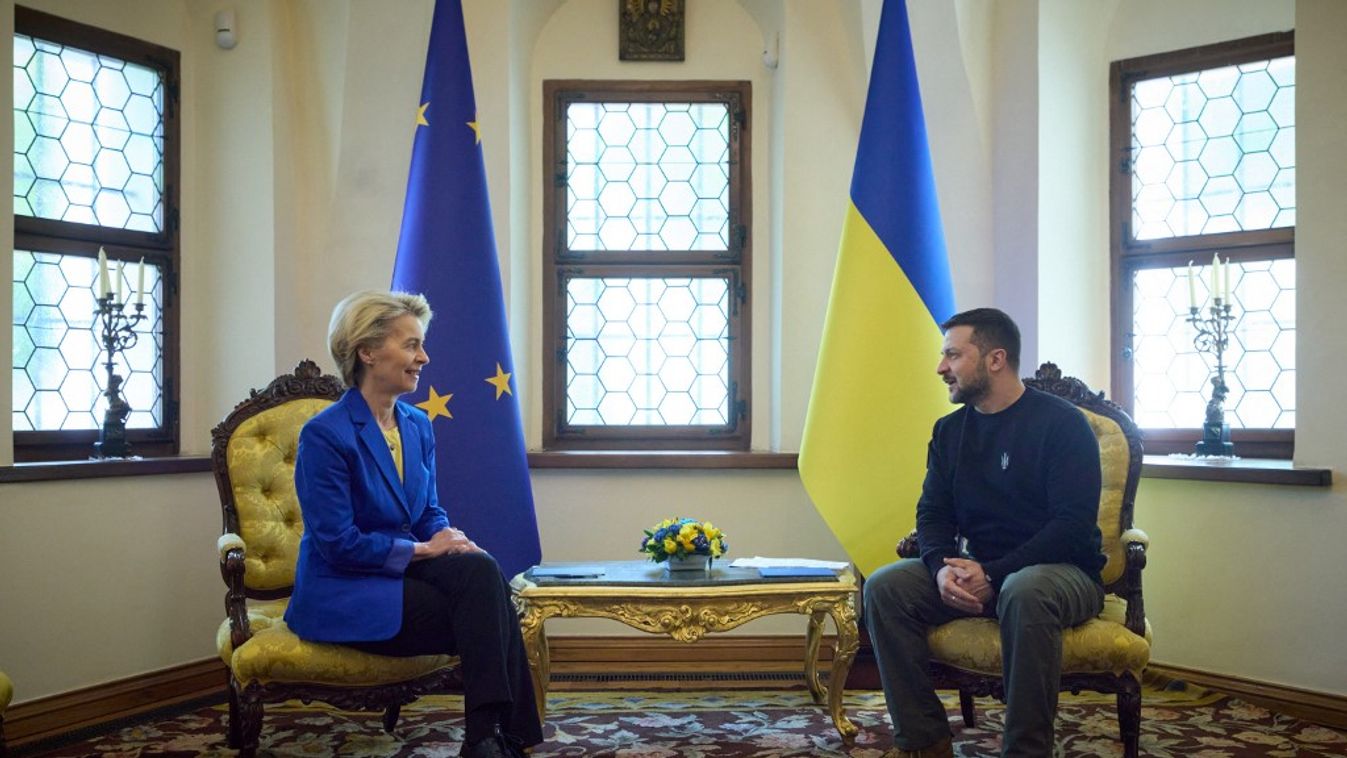 Ursula von der Leyen, az Európai Bizottság elnöke és Volodimir Zelenszkij ukrán elnök (Fotó: AFP)