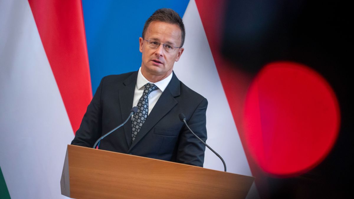 Szijjártó Péter: Nem piszkítunk oda, ahonnan kértünk és kaptunk