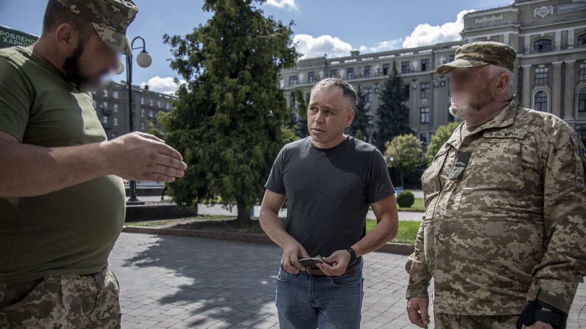 Agresszív kényszersorozások Ukrajnában, így működnek az emberrablók