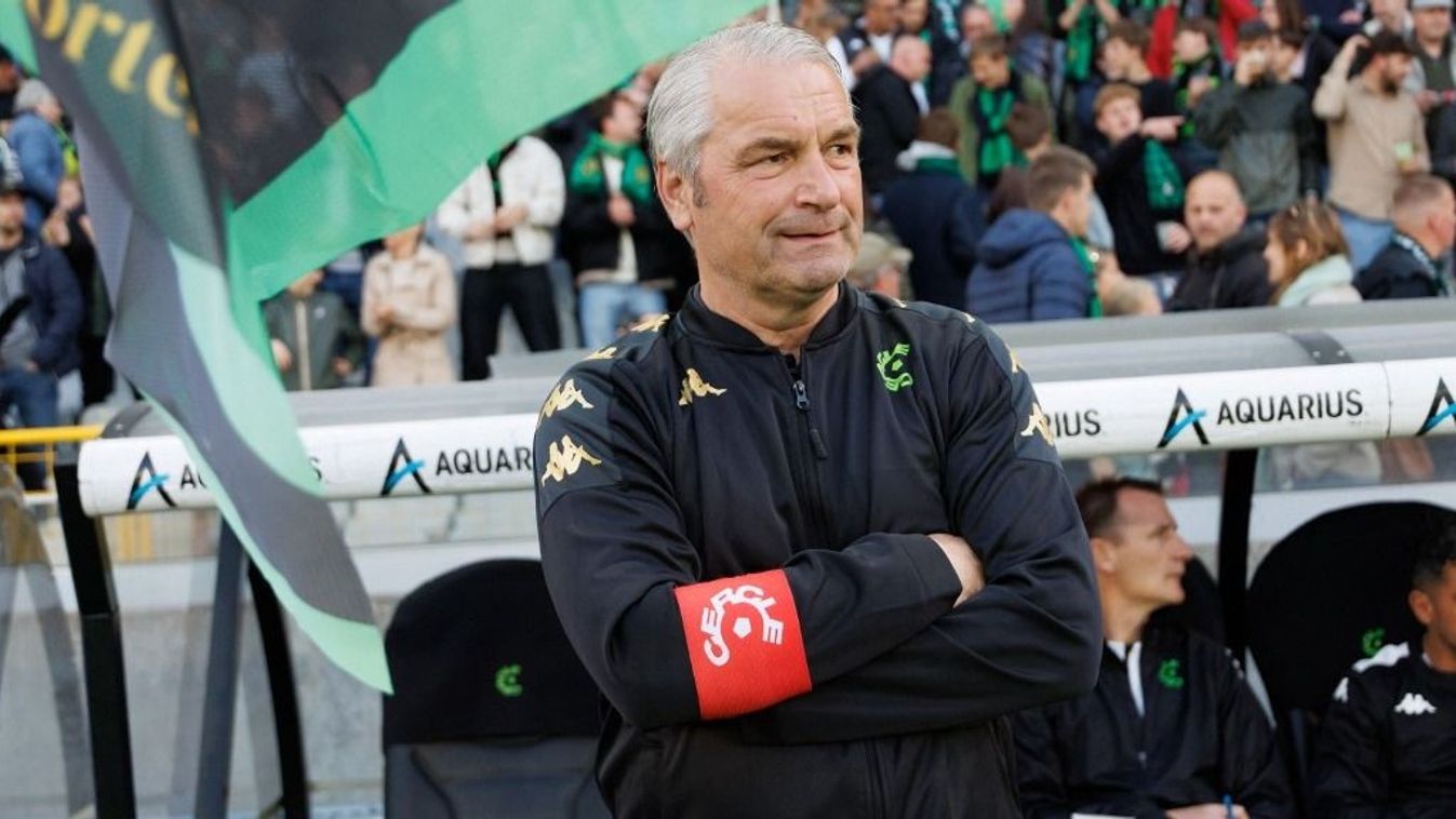 Bernd Storck ké szék közé esett.
