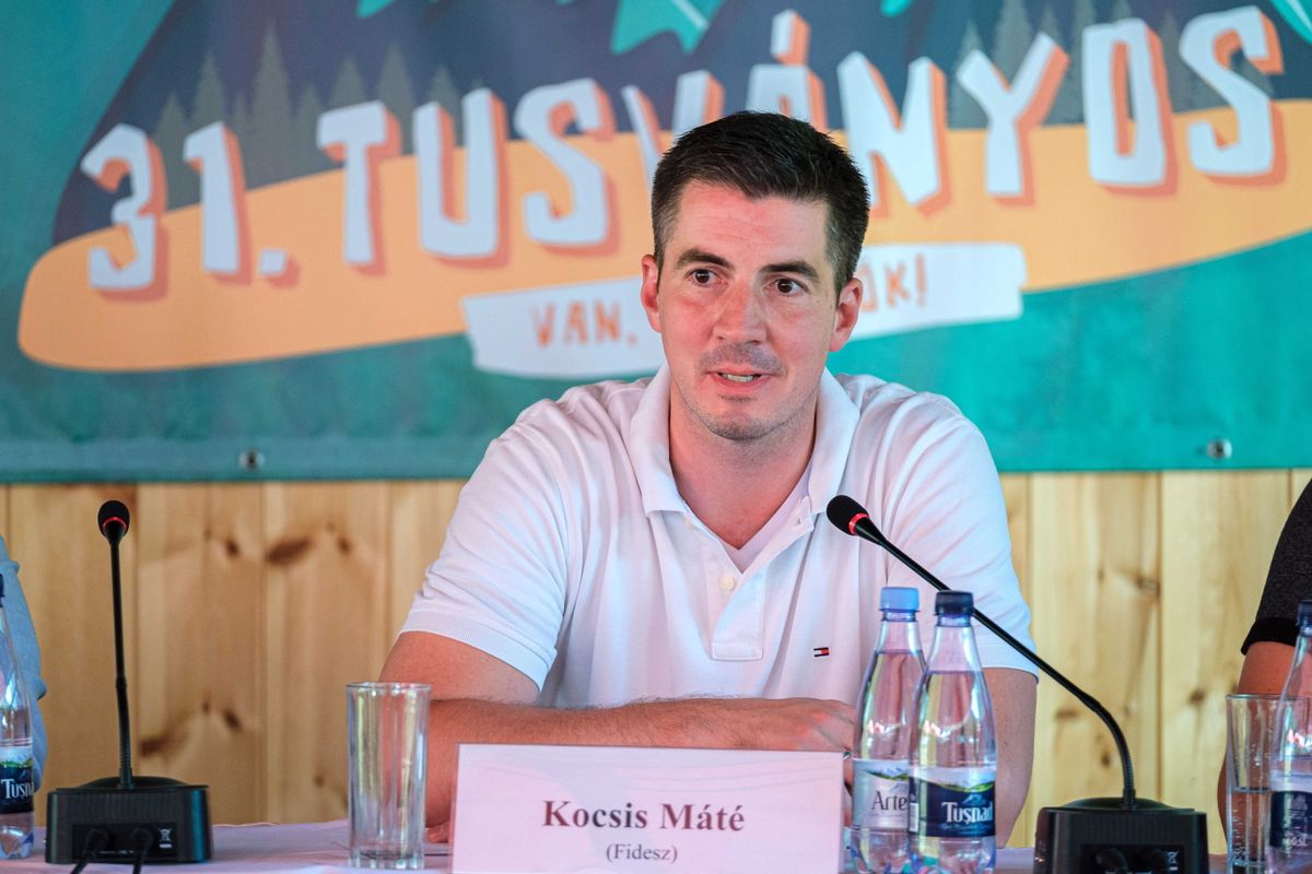 Tusnádfürdő, 2022. július 22.
Kocsis Máté, a Fidesz parlamenti frakcióvezetője a 31. Bálványosi Nyári Szabadegyetem és Diáktáborban tartott pódiumbeszélgetésen az erdélyi Tusnádfürdőn 2022. július 22-én.
MTI/Veres Nándor