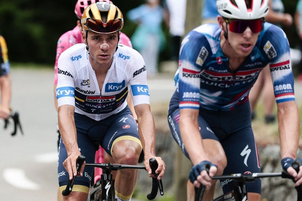 Remco Evenepoel feladta a versenyt a Tour de France 14. szakaszán, Belgian Remco Evenepoel of Soudal Quick-Step pictured in action during stage 14 of the 2025 Tour de France cycling race, from Pau to Luchon-Superbagneres (183 km), on Saturday 19 July 2025 in France. The 112th edition of the Tour de France starts on Saturday 5 July in Lille, France, and will finish in Paris, France on the 27th of July. BELGA PHOTO POOL LUCA BETTINI (Photo by POOL LUCA BETTINI / BELGA MAG / Belga via AFP)