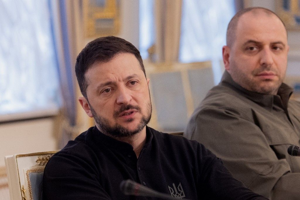 Ukraine's President Volodymyr Zelensky (L) and Ukraine's Defence Minister Rustem Umerov (R) attend a meeting with Germany's Defence Minister in Kyiv on January 14, 2025, amid the Russian invasion of Ukraine. (Photo by Tetiana DZHAFAROVA / AFP)