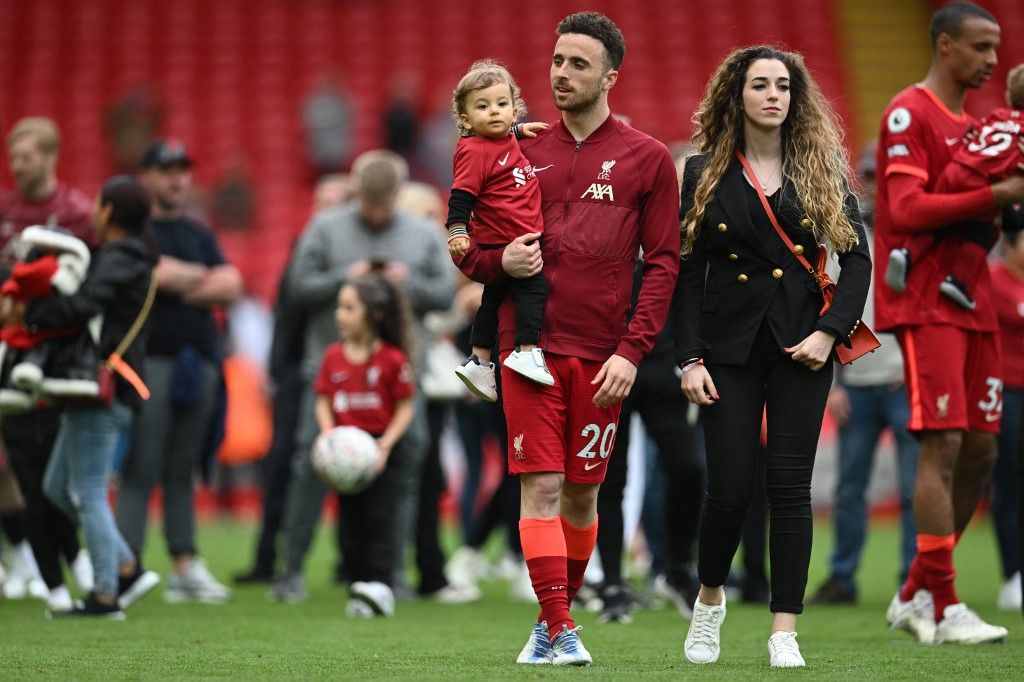 Diogo Jota egyik gyermeke és volt felesége társaságában a Liverpool egyik bajnokija után