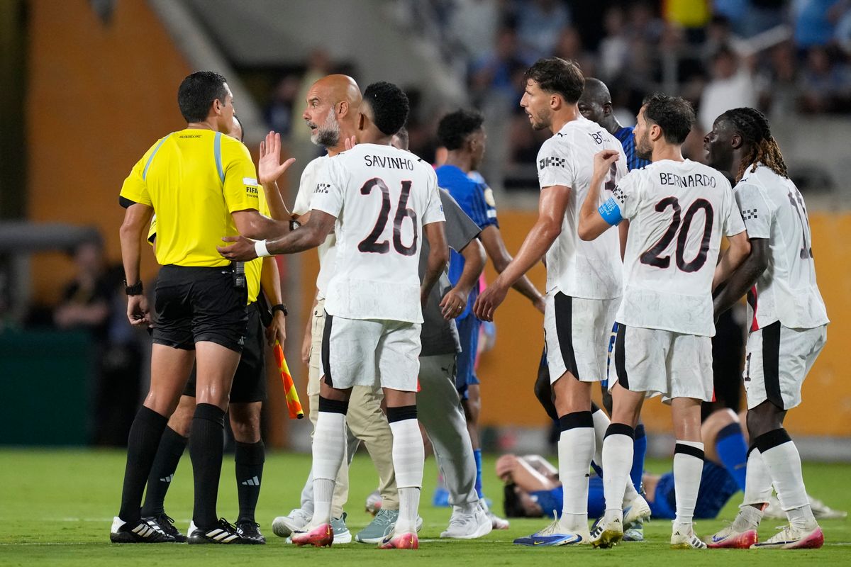 Pep Guardiola head coach of Manchester City and Spain protest to referee during the FIFA Club World Cup 2025 round of 16 match between Manchester City and Al-Hilal at Camping World Stadium on June 30, 2025 in Orlando, United States. (Photo by Jose Breton/Pics Action/NurPhoto) (Photo by Jose Breton / NurPhoto via AFP)