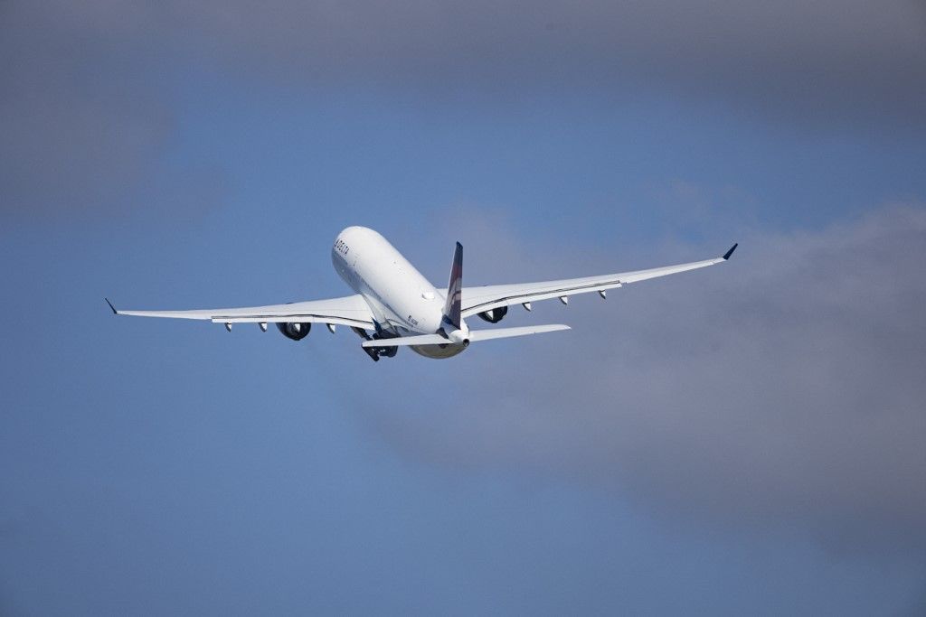 A Delta Air Lines Airbus A330-300-as típusú, széles törzsű utasszállító repülőgépe (Fotó: AFP)