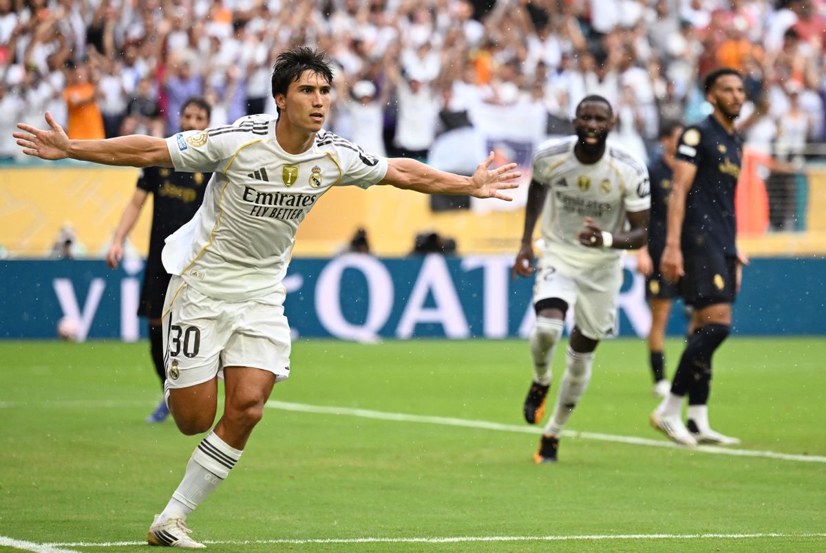 Gonzalo García a klub-vb-n robbant be a Real Madridba, Real Madrid's Spanish forward #30 Gonzalo Garcia celebrates after scoring the opening goal during the FIFA Club World Cup 2025 round of 16 football match between Spain's Real Madrid and Italy's Juventus at the Hard Rock Stadium in Miami on July 1, 2025. (Photo by PATRICIA DE MELO MOREIRA / AFP)