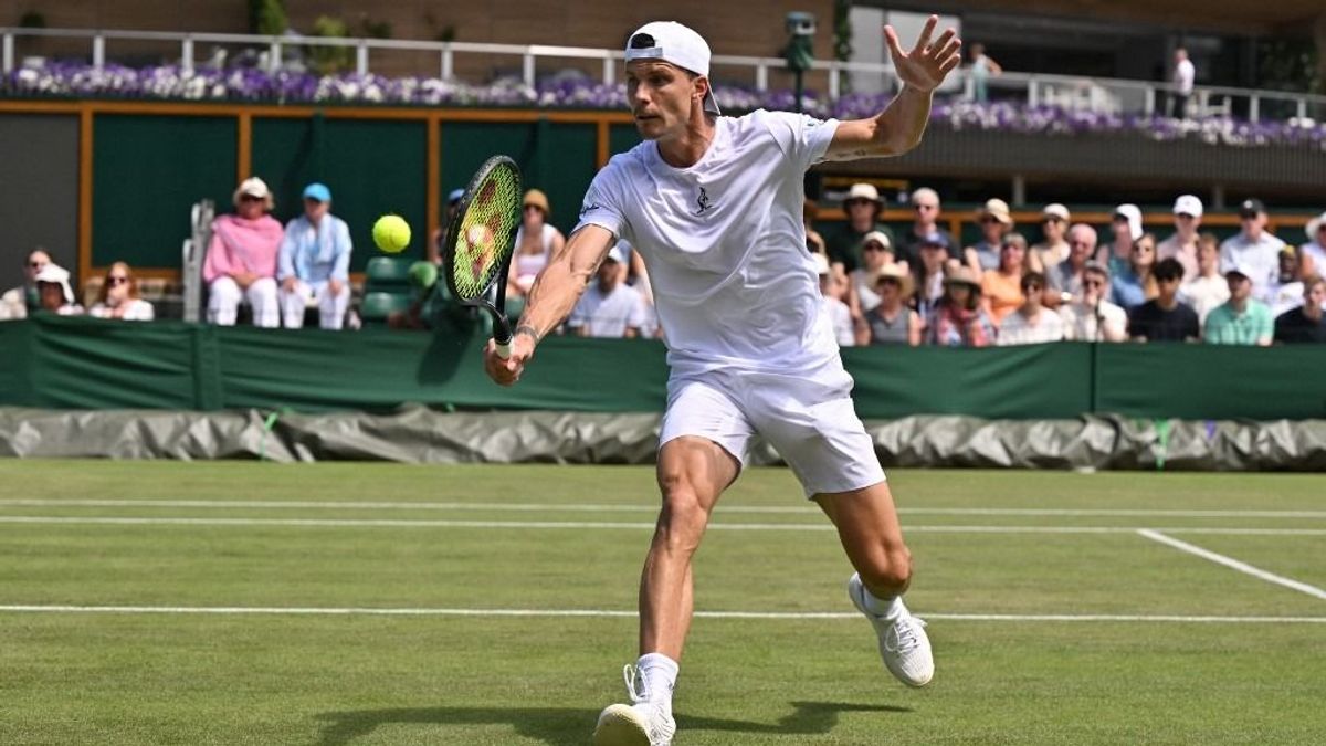 Fucsovics-bravúr a kétnapos meccsen, megvan a továbbjutás Wimbledonban!
