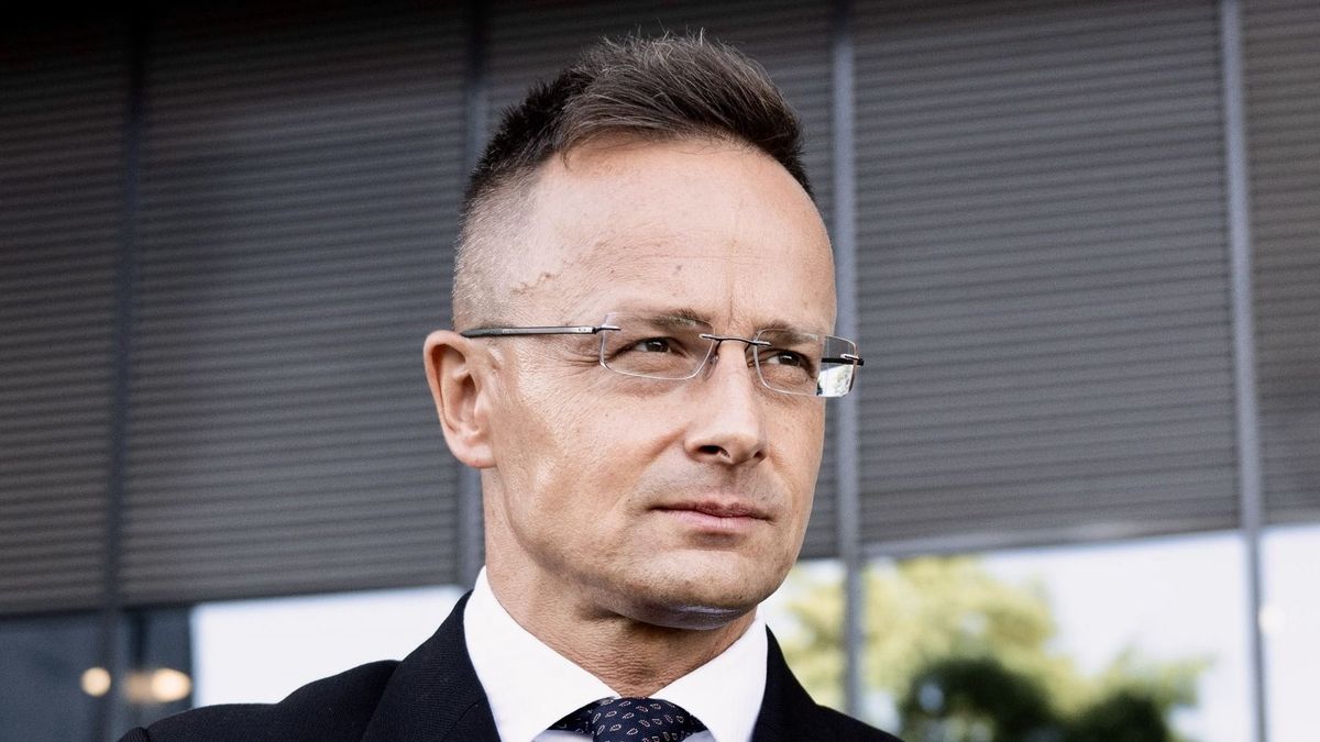 Szijjártó Péter: A kormány három ukrán katonai vezető szankciós listára helyezését kezdeményezte