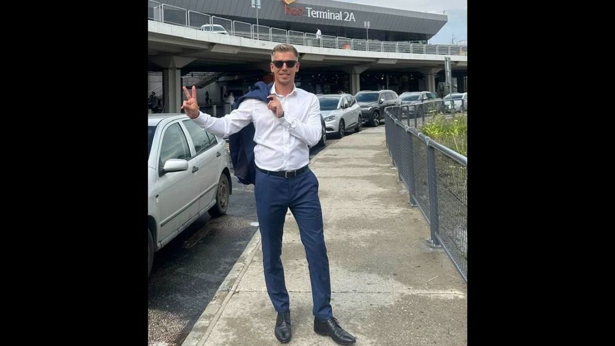 Péter a zárt térben rohangál