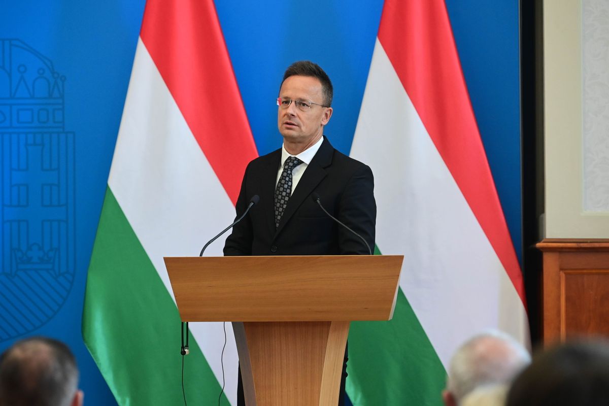 Szijjártó Péter a gyógyszeripar fontosságáról beszélt