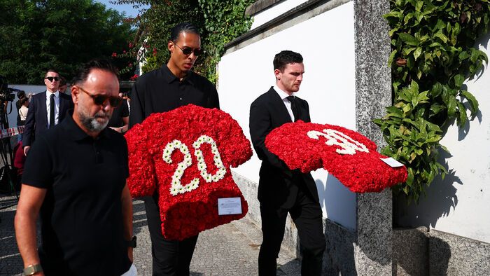 Virgil van Dijk és Andy Robertson is részt vett Diogo Jota és André Silva temetésén