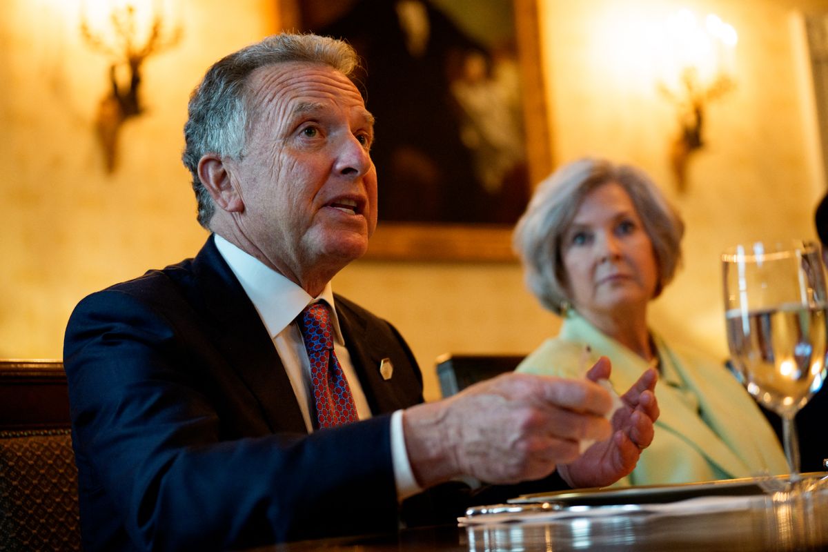 WASHINGTON, DC - JULY 07: U.S. Special Envoy to the Middle East Steve Witkoff (L), accompanied by White House Chief of Staff Susie Wiles (R), speaks during a dinner with U.S. President Donald Trump and Israeli Prime Minister Benjamin Netanyahu in the Blue Room of the White House on July 07, 2025 in Washington, DC. Trump is hosting Netanyahu to discuss a potential ceasefire agreement to end the fighting in Gaza.   Andrew Harnik/Getty Images/AFP (Photo by Andrew Harnik / GETTY IMAGES NORTH AMERICA / Getty Images via AFP)