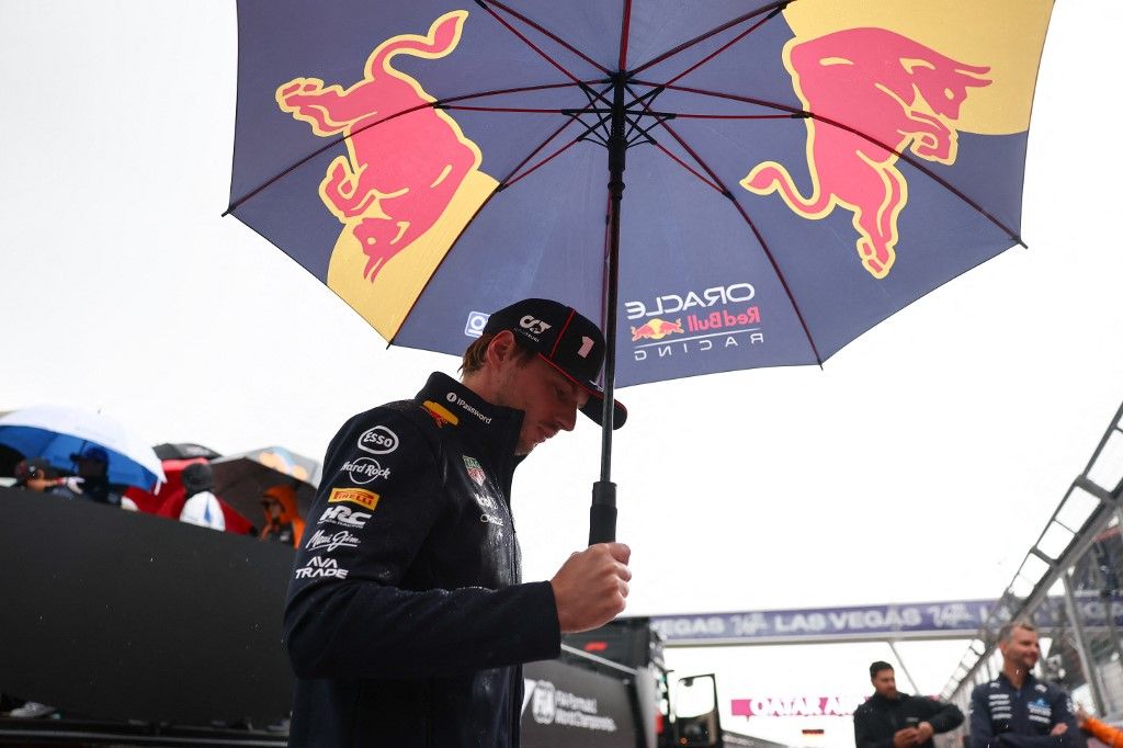 Max Verstappen várhatta az élről a piros lámpák kialvását Silverstone-ban
