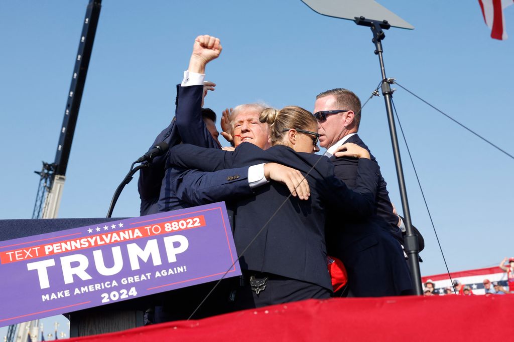 Butler megyében Donald Trump éppen beszédet tartott a kampánygyűlésén, amikor egy lövéssorozat rázta meg a rendezvényt