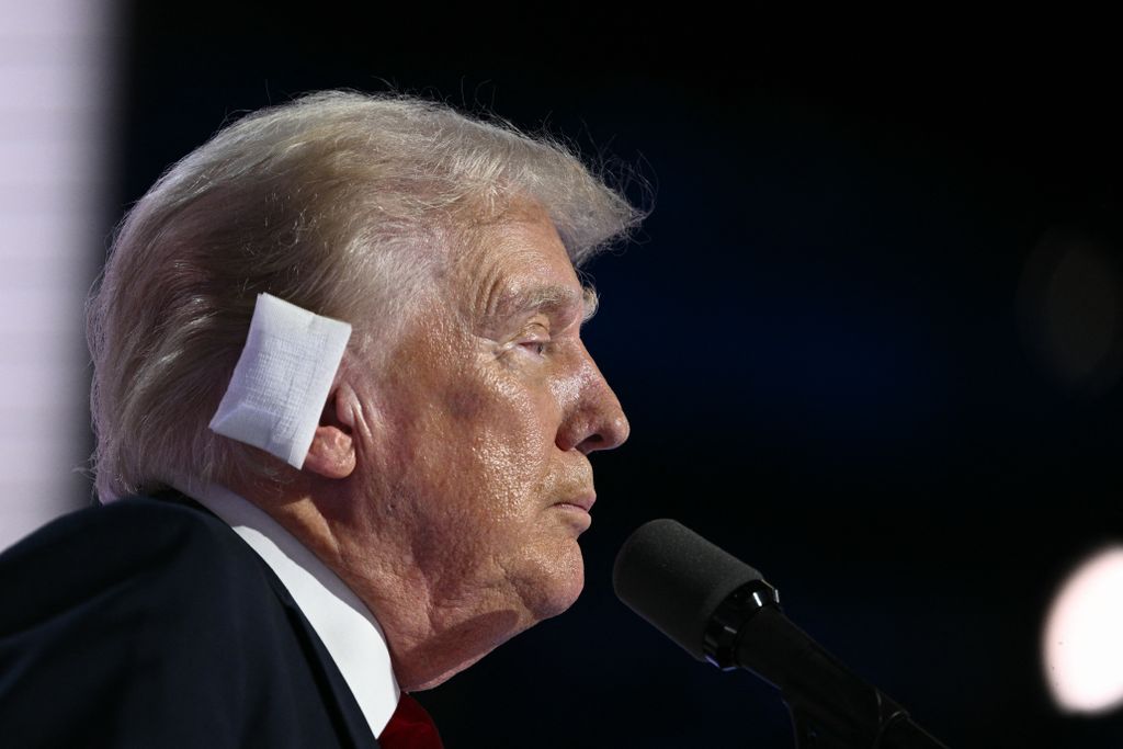 Trump sérülten sem hagyta abba a kampányt