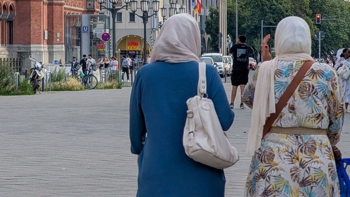Török menekültnek vallották magukat