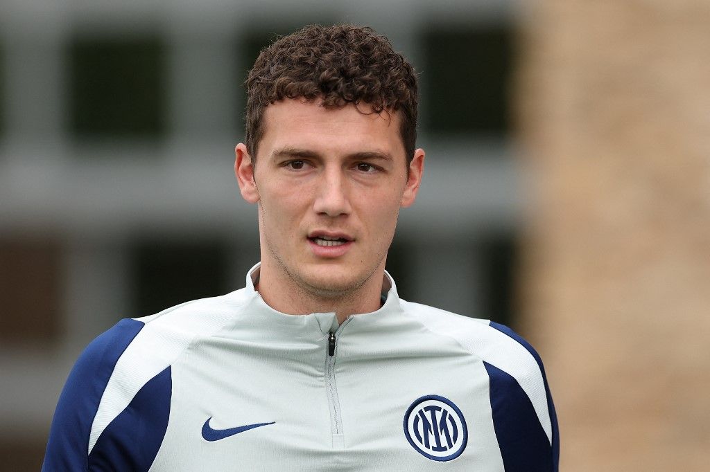 Internazionale, Inter, Benjamin Pavard, klubvilágbajnokság, SEATTLE, WASHINGTON - JUNE 20: Benjamin Pavard of FC Internazionale Milano faces the media during the Training/Press Conference ahead of their FIFA Club World Cup 2025 match between FC Internazionale Milano and Urawa Red Diamonds at Virginia Mason Athletic Center on June 20, 2025 in Seattle, Washington. Buda Mendes/Getty Images/AFP (Photo by Buda Mendes / GETTY IMAGES NORTH AMERICA / Getty Images via AFP)