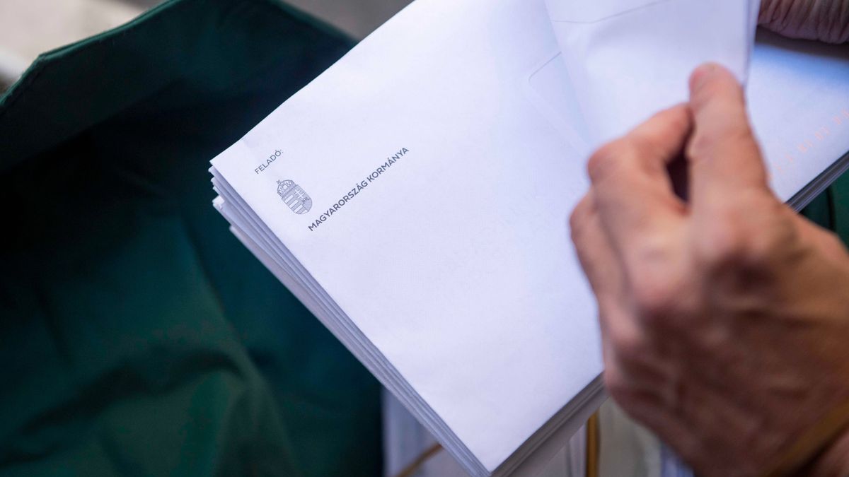 Itt a bejelentés, október 15-ig minden nyugdíjasnak kézbesítik az élelmiszer utalványokat