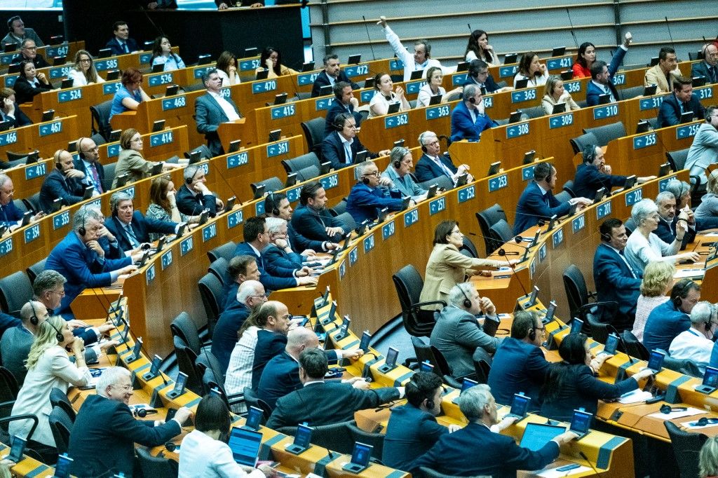 Jelentősen nő a bürokraták vezetőinek fizetése (Fotó: AFP)