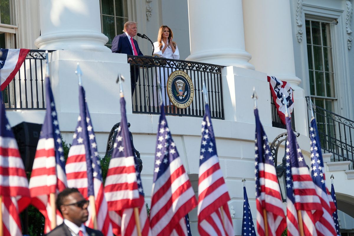 Trump szerint az új törvénycsomag az elmúlt hat hónap sikereit koronázza meg.