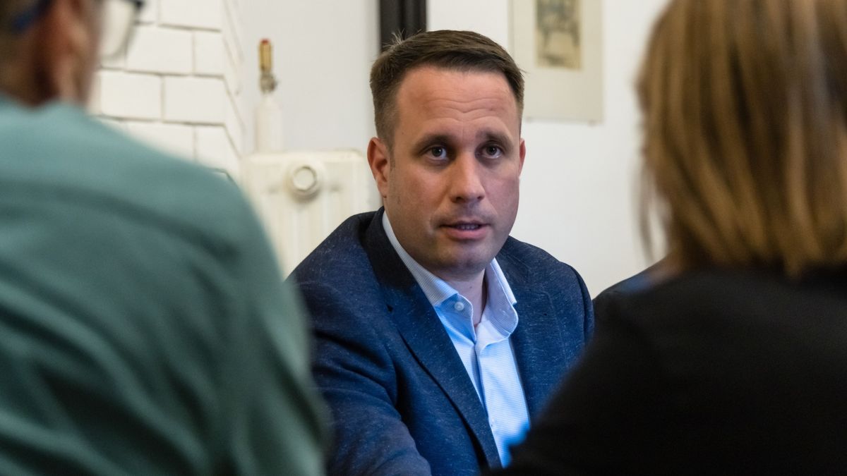 Dömötör Csaba: Nyilvános az Európai Bizottság civilnek mondott szervezetekkel kötött szerződéseinek listája