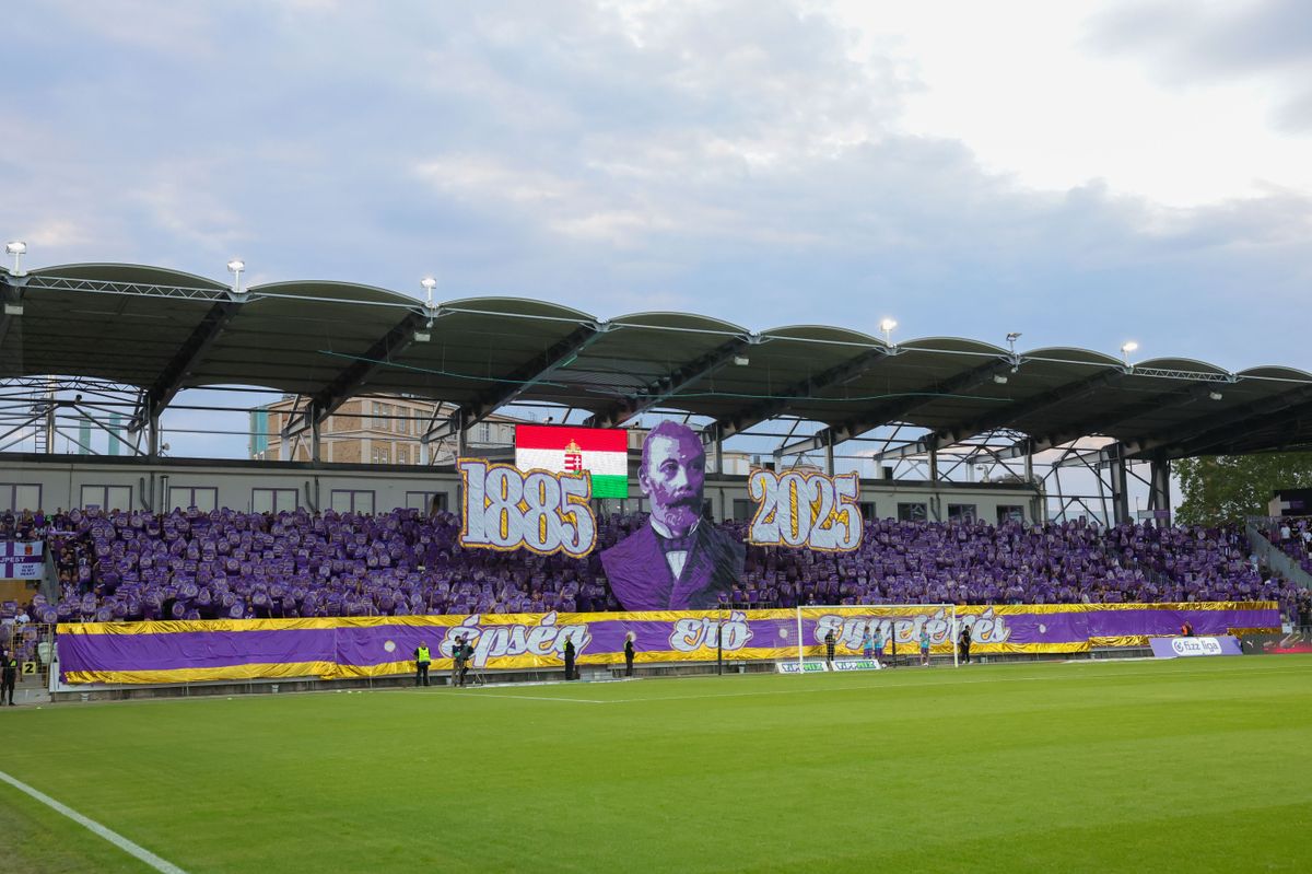 Az Újpest szurkolói a klubalapítás 140. évfordulójára emlékeztek az NB I-es nyitányon