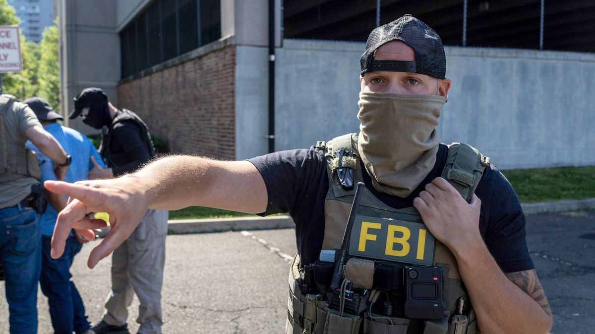 Kaliforniában magas nyomravezetői díjat tűzött ki az FBI egy támadó kézre kerítéséért