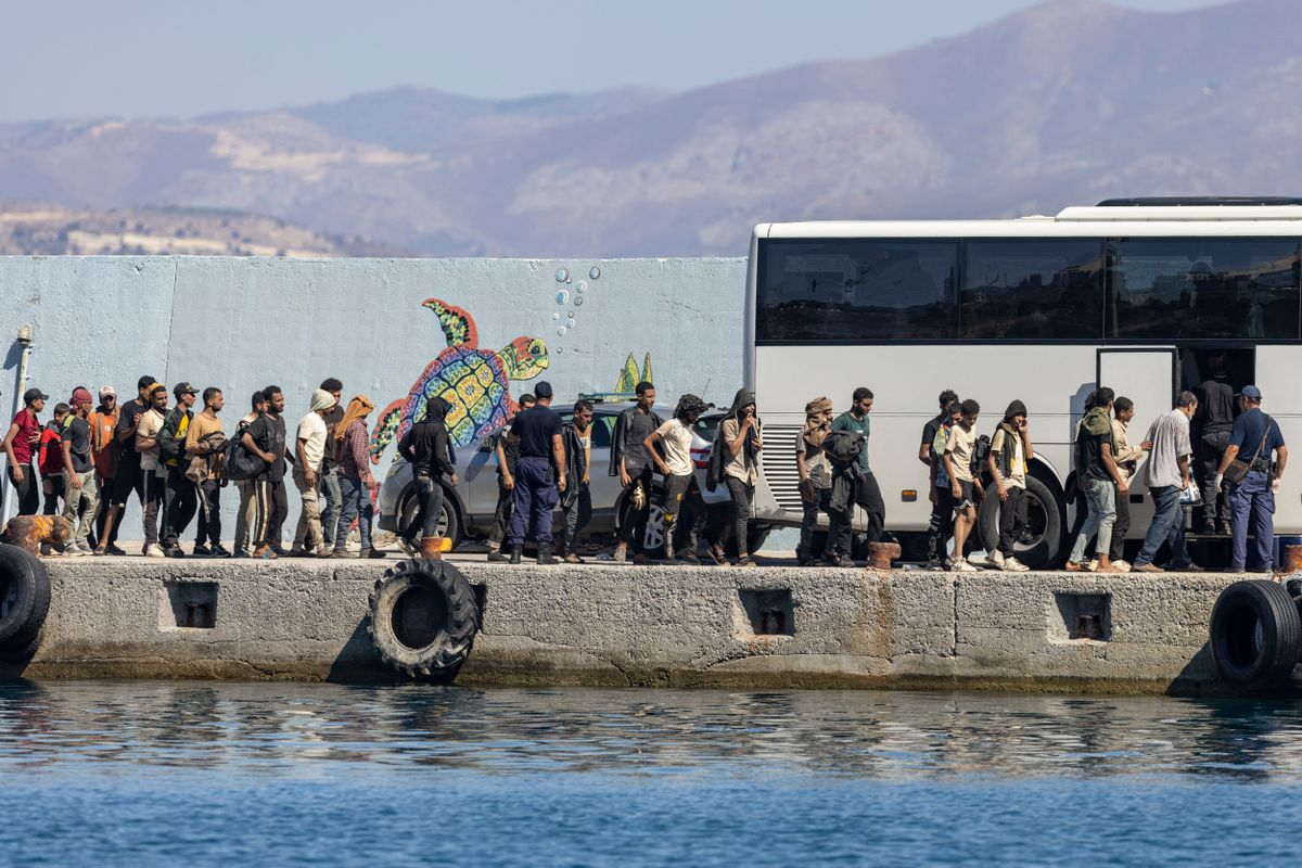 A Migrációkutató Intézet szerint Görögország új migrációs politikája börtönt, katonai fellépést és kérelmi felfüggesztést is magában foglal.
