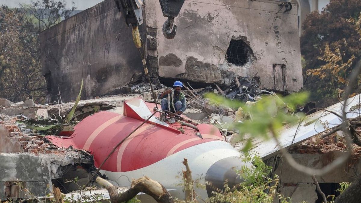 Kiderült, mi okozhatta az Air India repülőgépének katasztrófáját