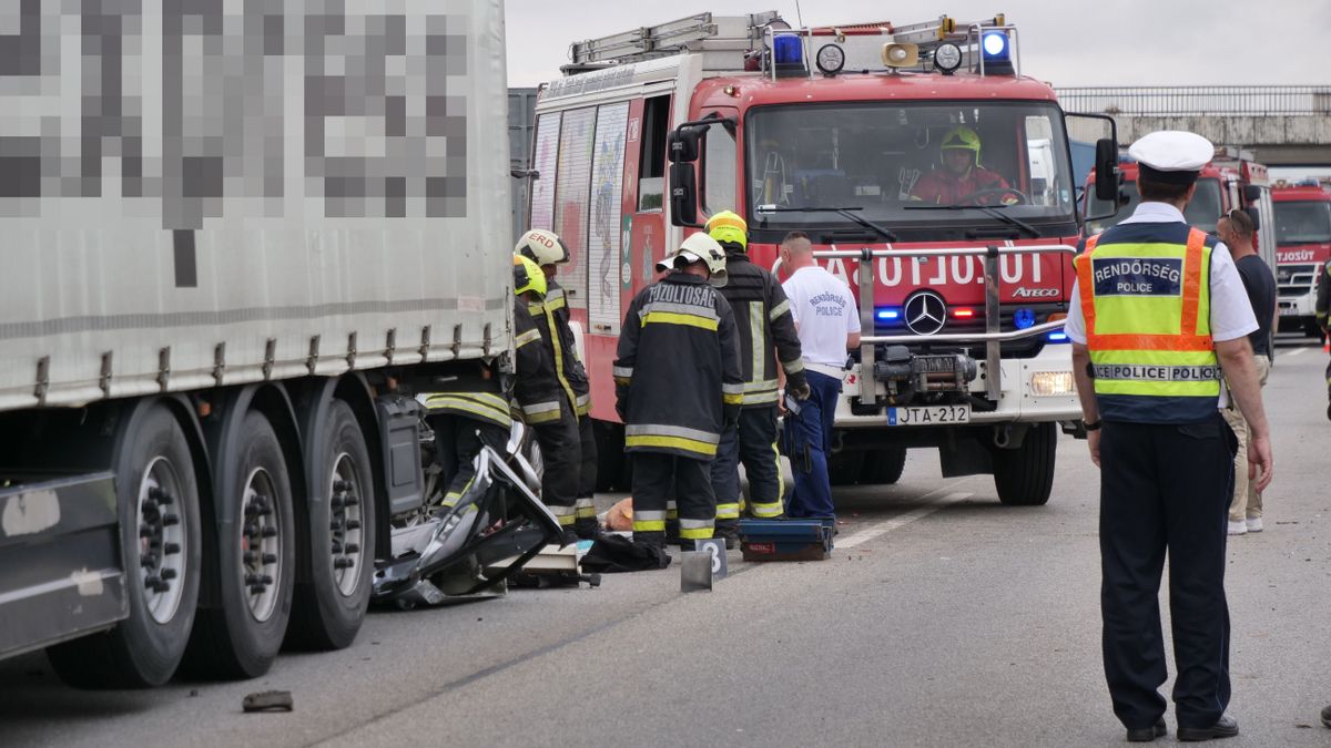 Szívszorító videón az M1-esen történt brutális baleset, ez még a rendőröket is megviselte