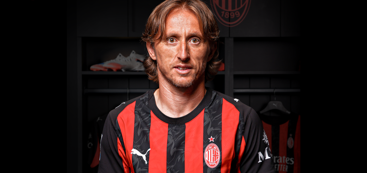 Luka Modric immáron az AC Milan mezében pózol