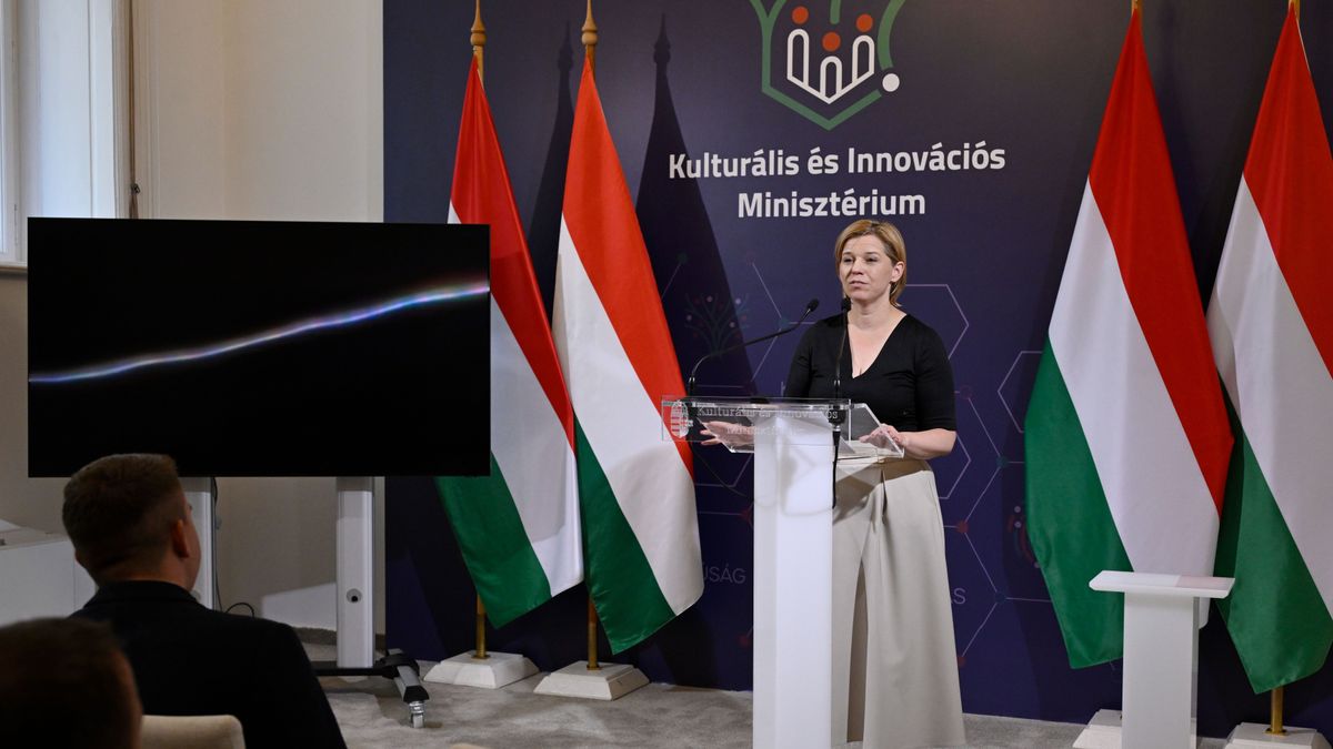 Budapest, 2025. július 30.
Varga-Bajusz Veronika felsőoktatásért, szak- és felnőttképzésért, fiatalokért felelős államtitkár a Felsőoktatási Mentorprogram kiemelt projektről tartott sajtótájékoztatón a Kulturális és Innovációs Minisztériumban 2025. július 30-án. Varga-Bajusz Veronika bejelentette, hogy egymilliárd forintos támogatást kap a Felsőoktatási Mentorprogram.
MTI/Lakatos Péter