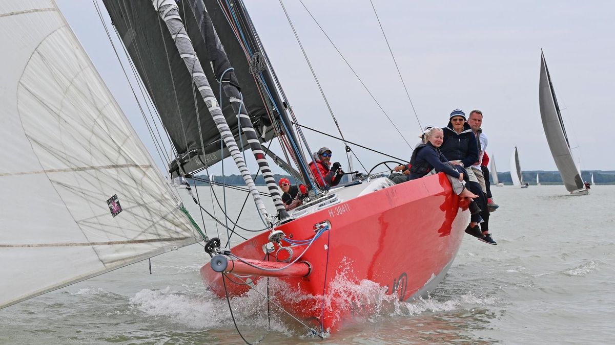 A tavalyi Kékszalagon a Sailing TeamLilly a szakadt vitorlájuk ellenére is dobogón végzett.