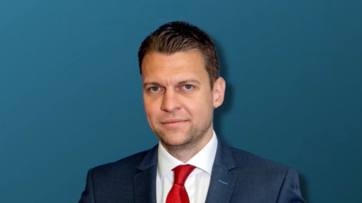 Menczer Tamás kitette az asztalra a kártyáit + videó