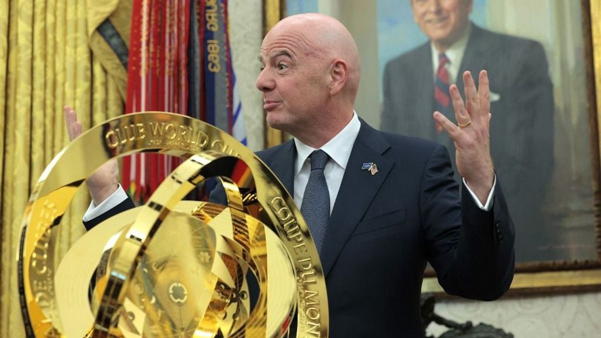 Jön a negyvenmillió dolláros focimeccs az Infantino-serlegért