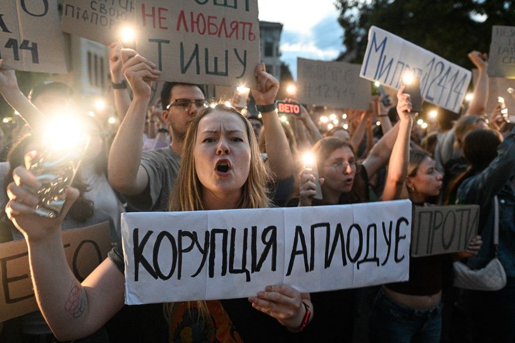 Zelenszkij ellen lázad Ukrajna (Fotó: AFP)