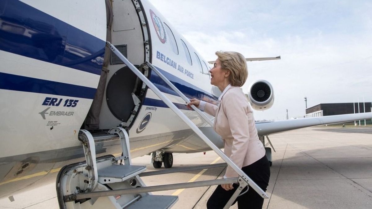Von der Leyen: öt luxusrepülés magángépen csupán 430 kilométeres útvonalra