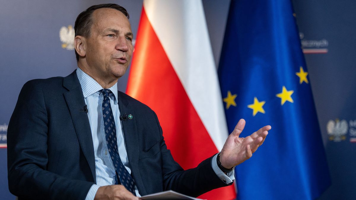 A lengyel külügyminiszter Orbán Viktort támadja