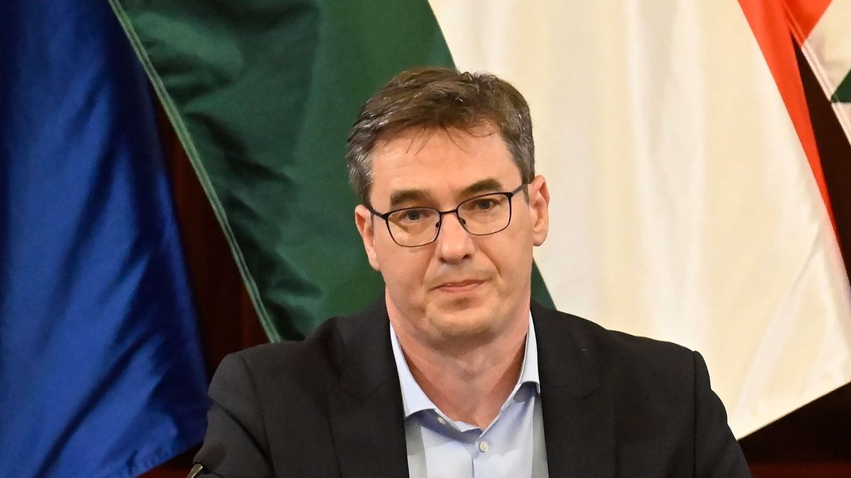 Budapest, 2025. június 27.
Hadja Lahbib esélyegyenlőségért felelős uniós biztos és Karácsony Gergely főpolgármester a Budapest Büszkeség másnapi önkormányzati rendezvényről tartott sajtótájékoztatón a Városháza dísztermében 2025. június 27-én.
MTI/Lakatos Péter