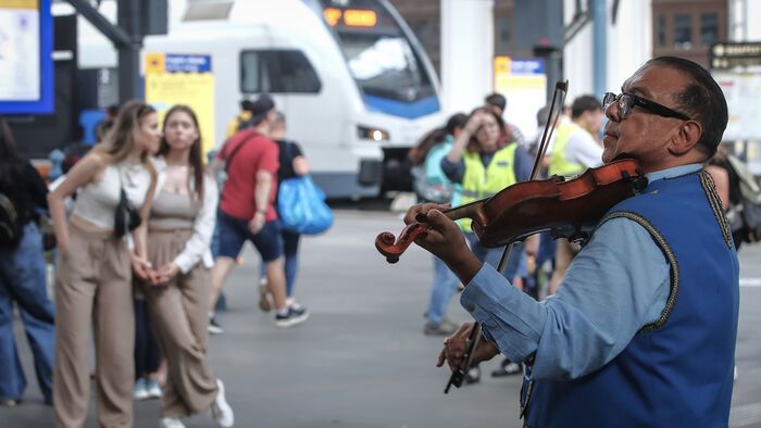 Muzsikáló Magyarország - cigányzene szórakoztatja az utazókat