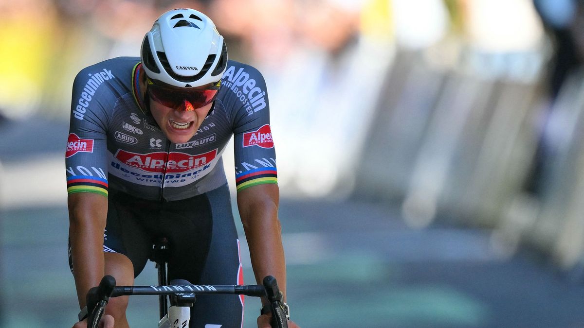 A sárga trikó után a mezét is levette: nagy név lépett vissza a Tour de France-tól