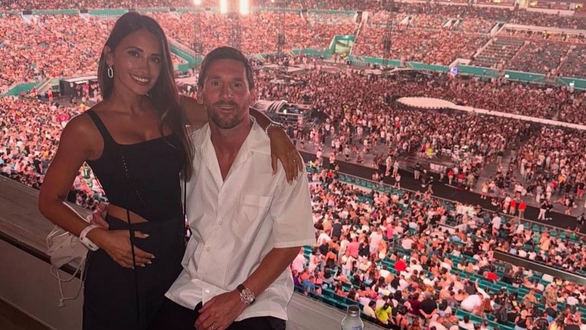 Lionel Messit is a csókkamera buktatta le a Coldplay koncertjén