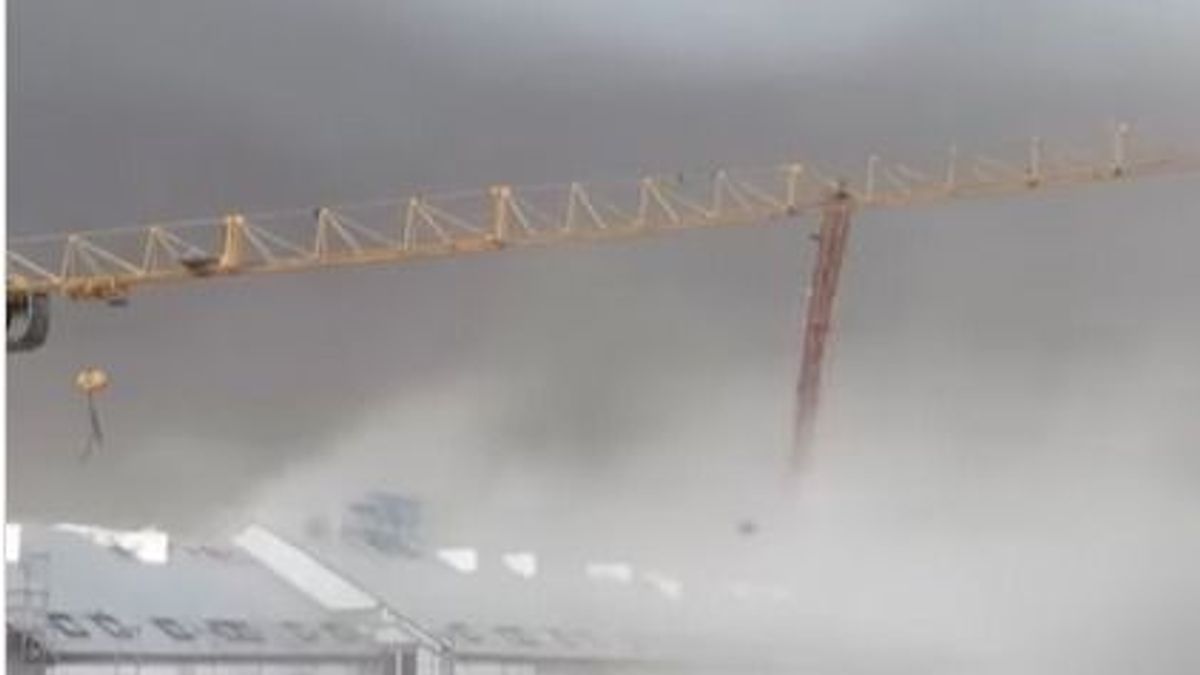 Elképesztő, ledöntötte a darut a hatalmas vihar + videó