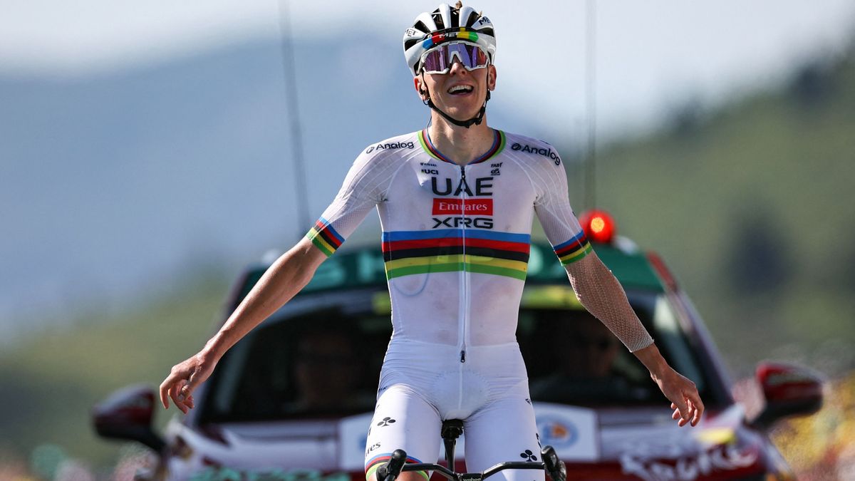Tadej Pogacar a világbajnoki trikóban parádézott, újra átvette a vezetést a Tour de France-on, nagy az előnye Jonas Vingegaard előtt