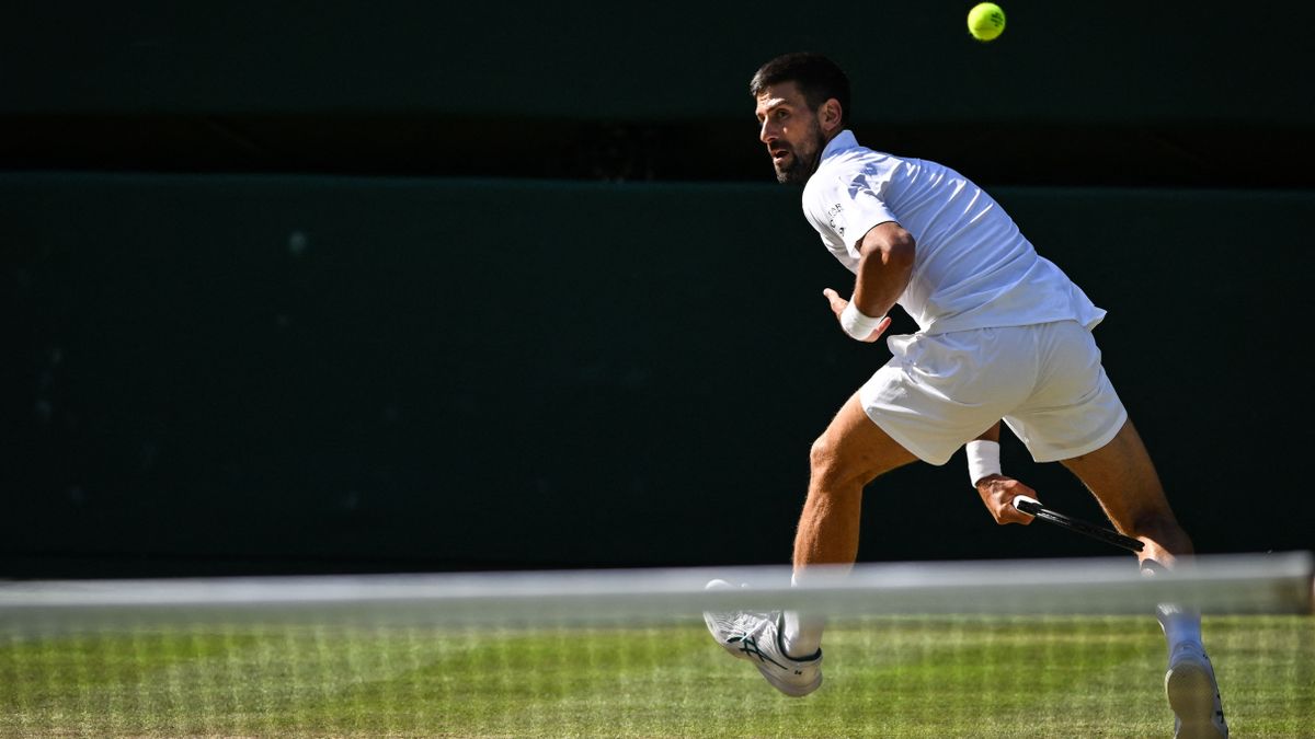 Djokovics ajándéka a wimbledoni közönségnek, a világelső elkerülné Federer sorsát