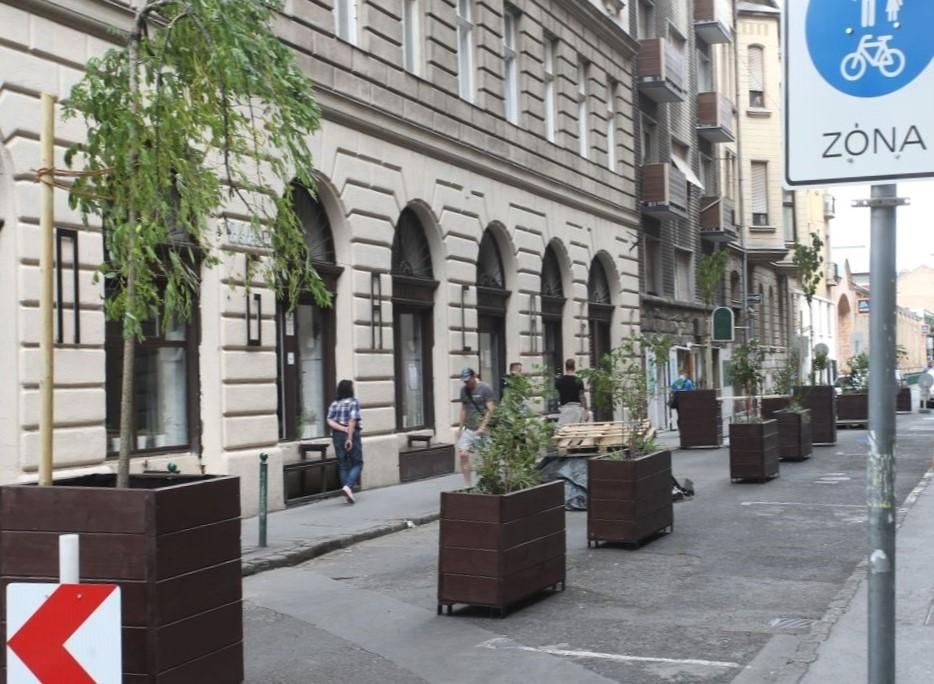 A sétálóutcává alakított Tűzoltó utca (Forrás: Budapest Főváros Kormányhivatala)