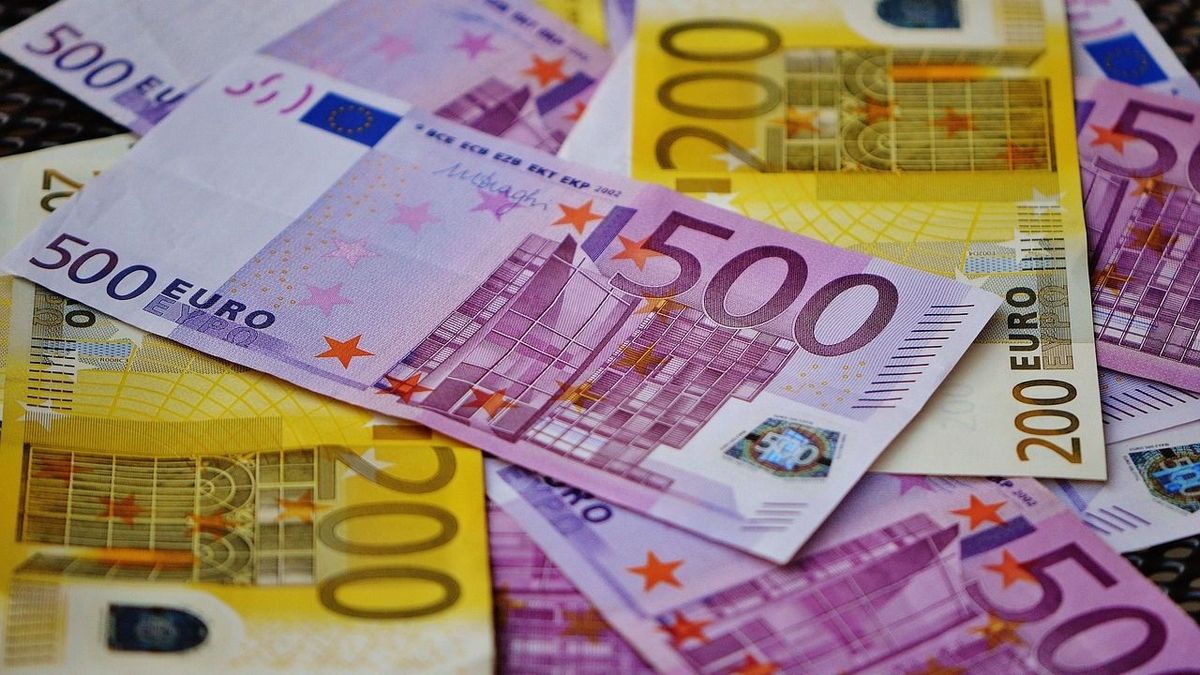 Nem mindegy, ki mutatja be a karlendítést, van, akinek sok ezer eurót kell fizetni ezért