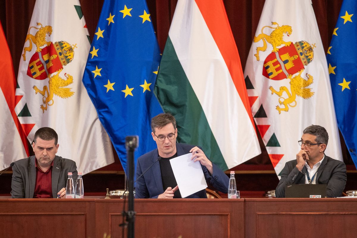 20250630 Budapest
Fővárosi Közgyűlés
fotó: Polyák Attila (PA)
MW
képen: Kiss Ambrus, a Főpolgármesteri Hivatal főigazgatója, Karácsony Gergely főpolgármester, Számadó Tamás főjegyző
