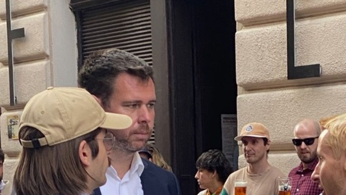 Vitézynek már az élelmiszerbolt is szúrja a szemét Puzsér kávézójának közelében